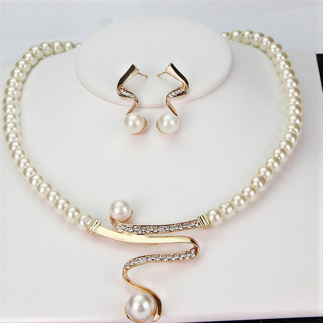 Elegant Pearl Jewellery Set