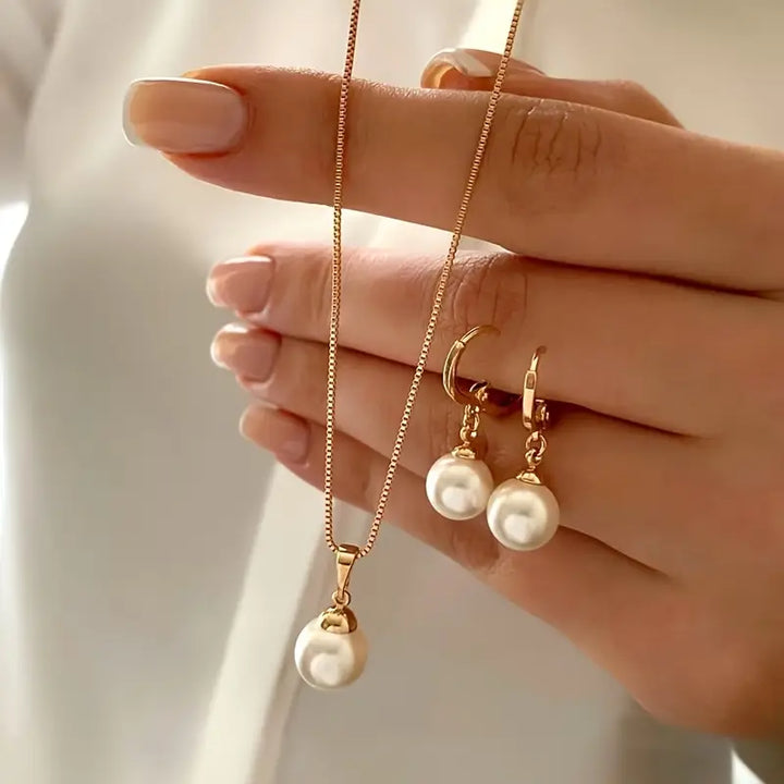 Graceful Pearl Necklace Set