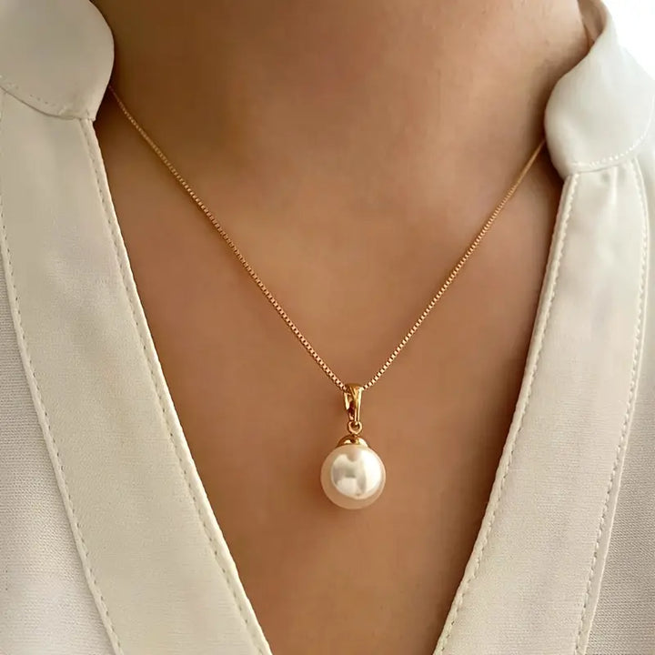 Graceful Pearl Necklace Set