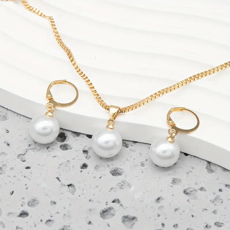 Graceful Pearl Necklace Set