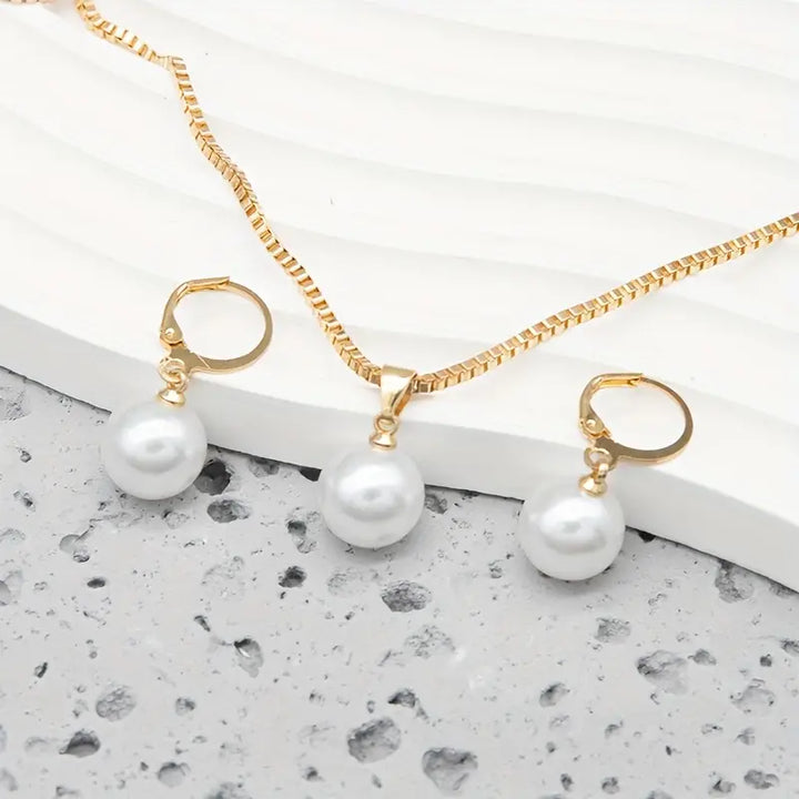 Graceful Pearl Necklace Set